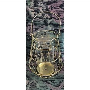 wire gold tone candle holder with handle